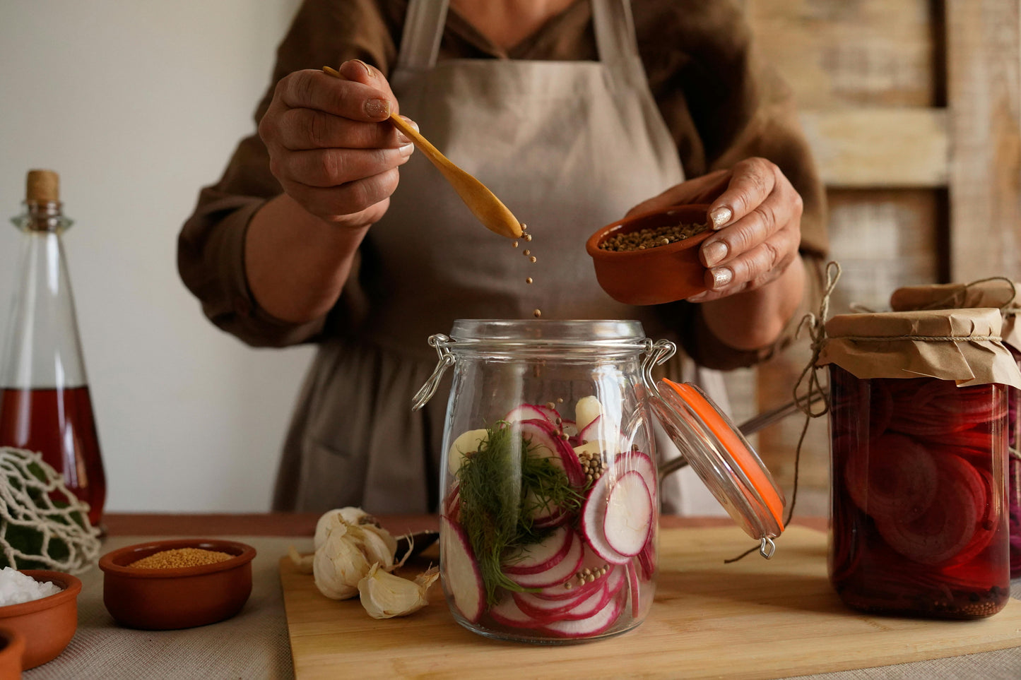 Tipps und Tricks für die Küche: Haltbar machen von Lebensmitteln, Zubereitung von Suppenwürze, Gewürzsalz, usw.