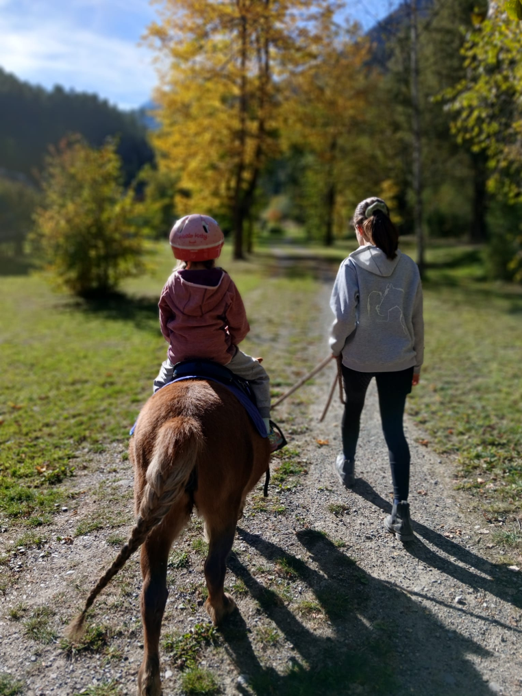 Geführtes Ponyreiten auf der Sold River Ranch in Prad