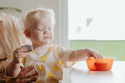 Stressfrei essen mit Kleinkindern – wie der Übergang zum Familientisch gelingen kann